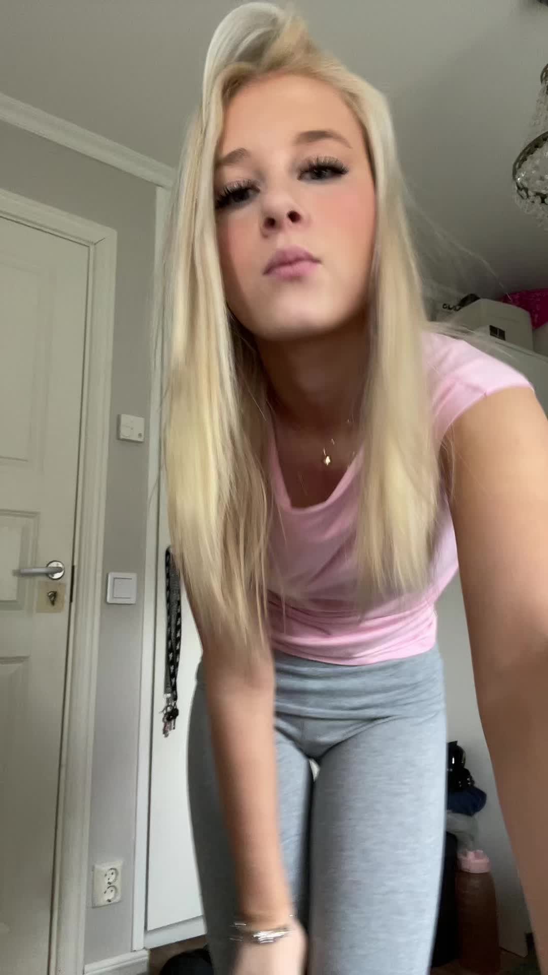 @𝕃𝕚𝕤𝕖𝕟