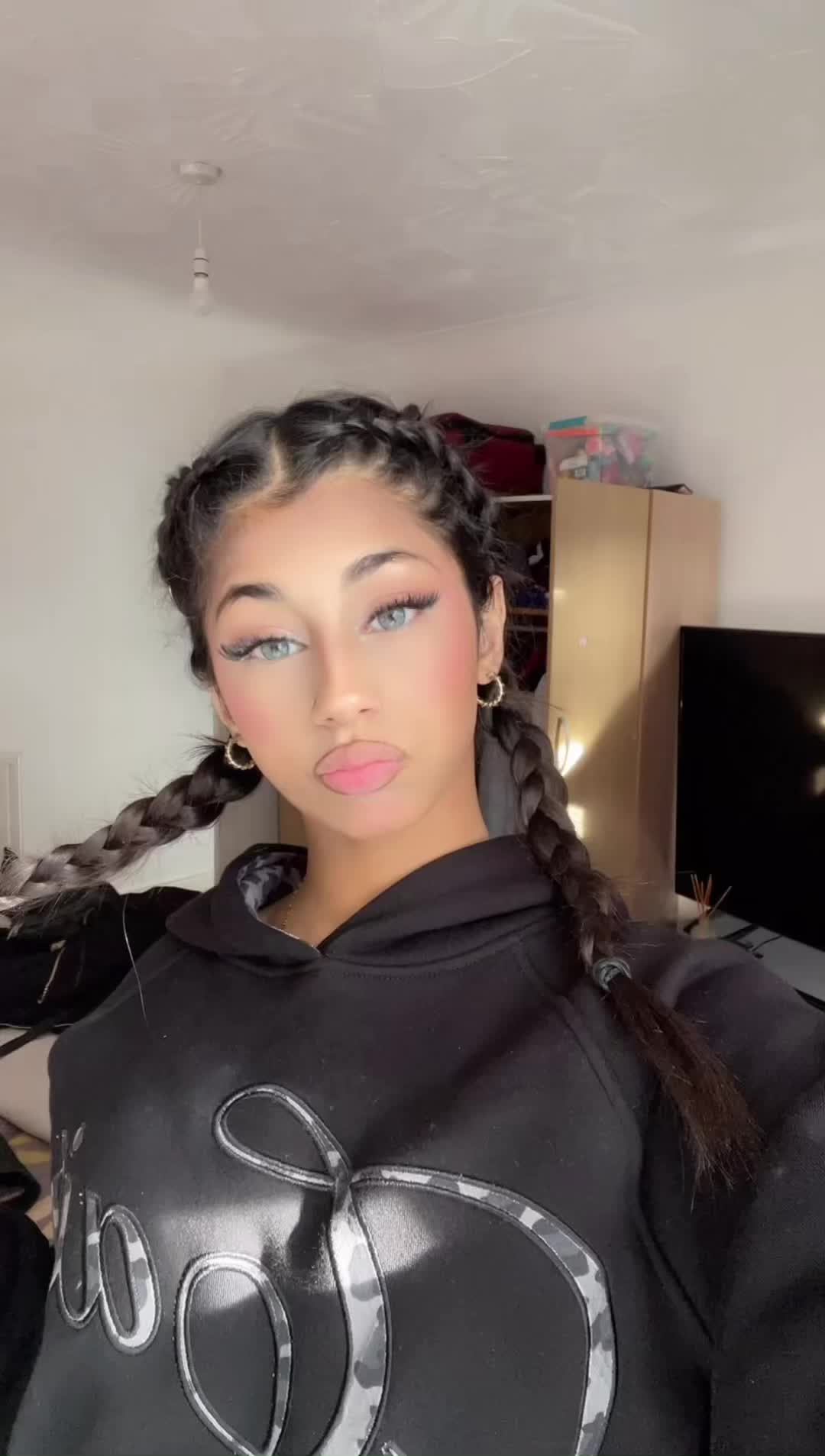 @𝐄ꨄ