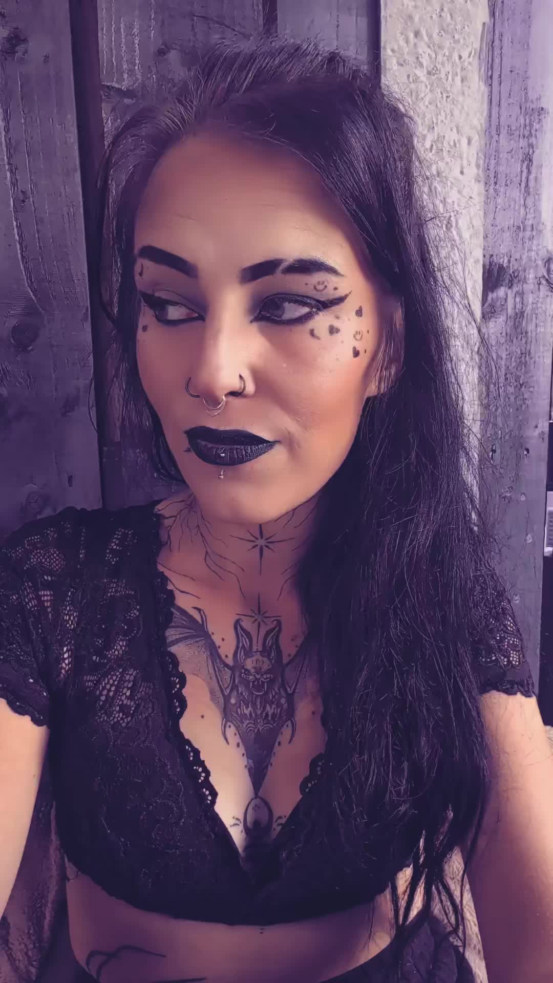 @Bee 🦇🖤