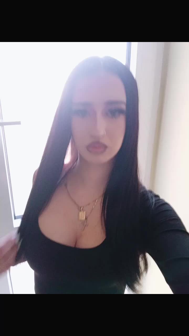 @𝓔𝓵𝓵𝔂❄️