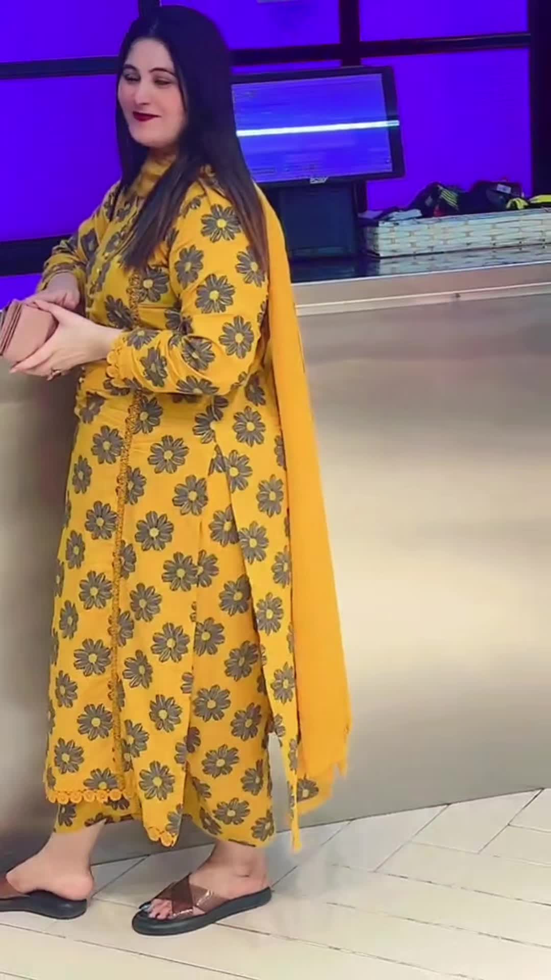 @𝗙𝗮𝗿𝘄𝗮 𝗾𝘂𝗲𝗲𝗻 👑