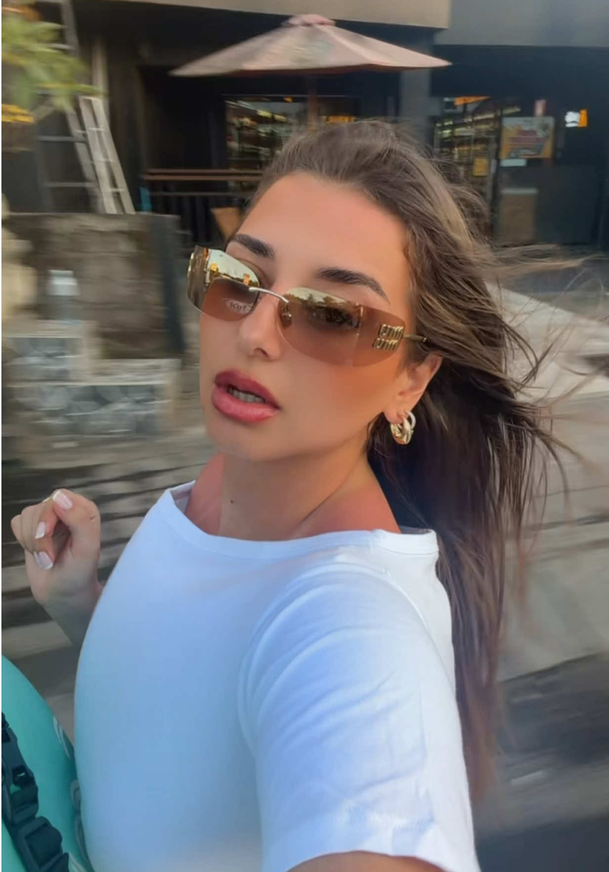 @Lauraroumi_