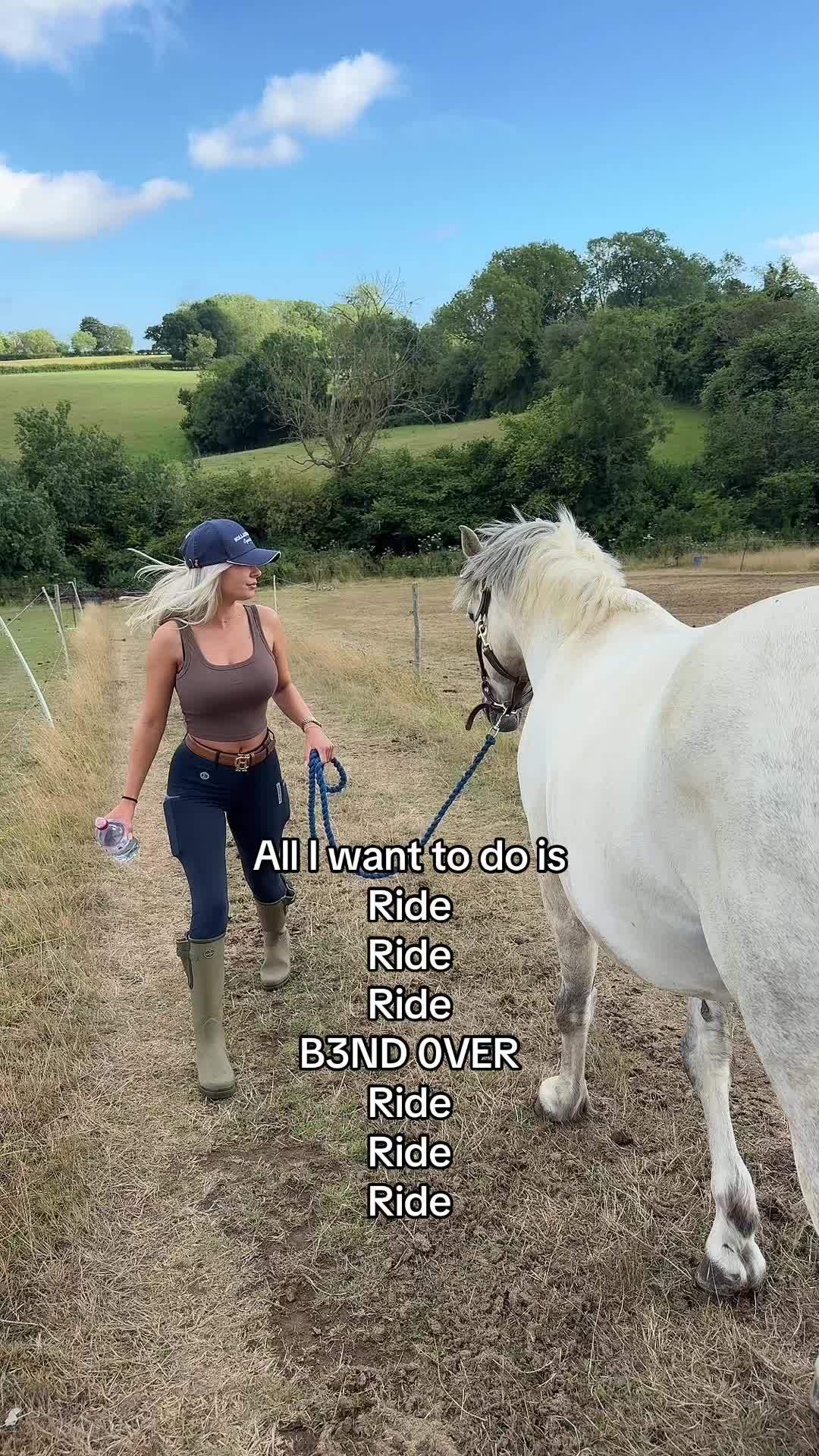 thatyoungblonde (@thatyoungblonde) - Urlebird