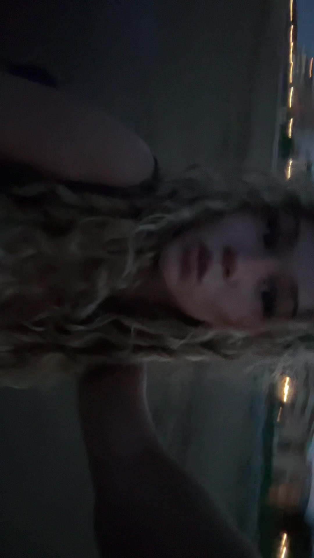 @ℰ