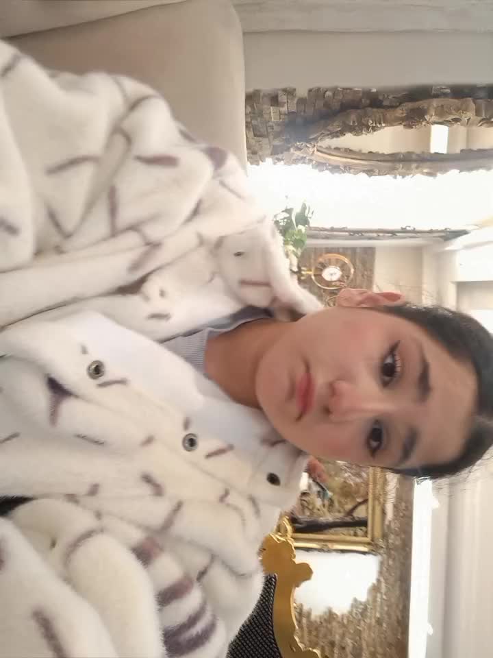 @Liana_jennie