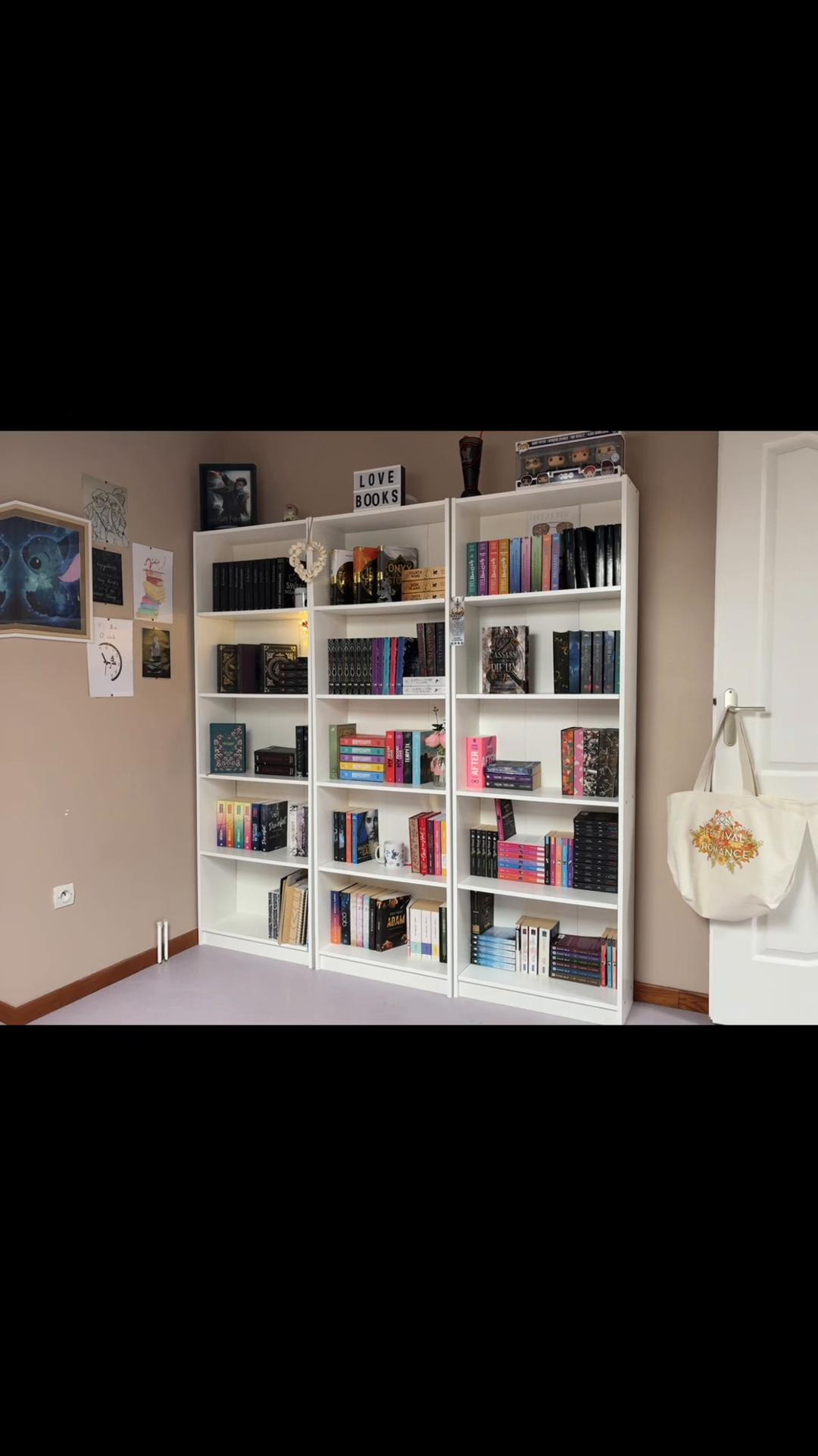 @📚 Julie_Books&Sun ☀️