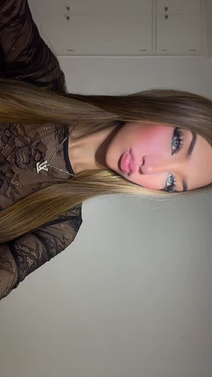 @🫢💋