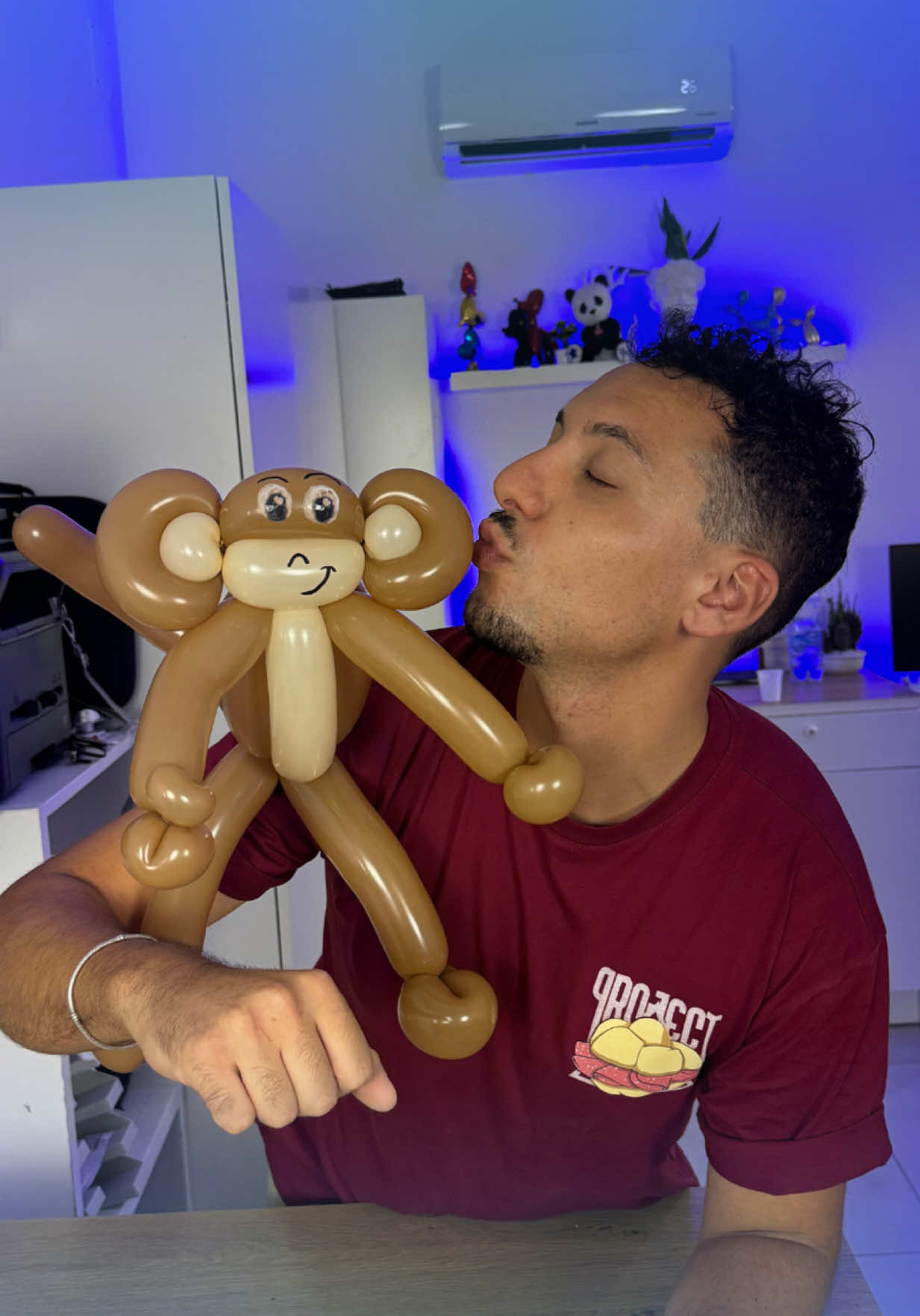 @Nello_Balloon Artist