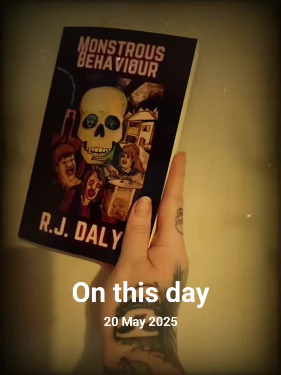 @Spooky Loz Reads🖤