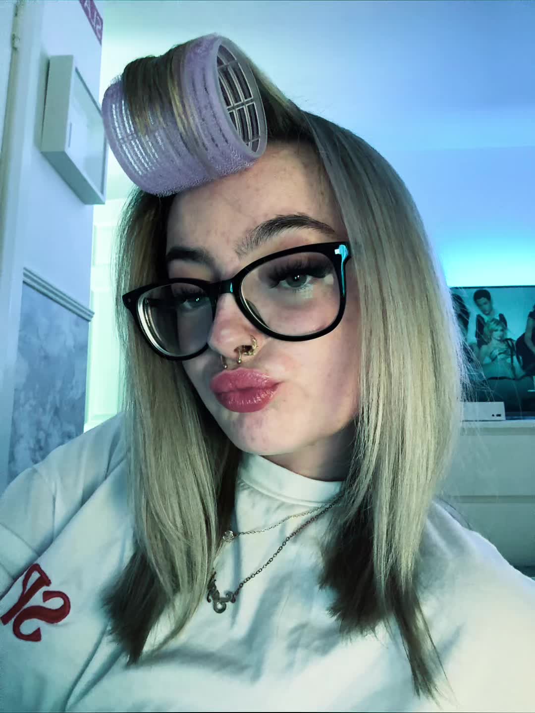 @btchesbrokenblondie 🩵