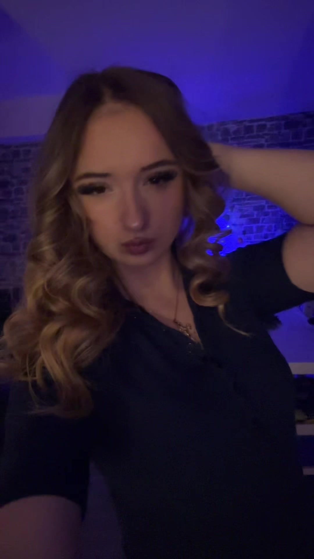 @𝐰𝐚𝐯𝐲𝐲_𝐩𝐢𝐚