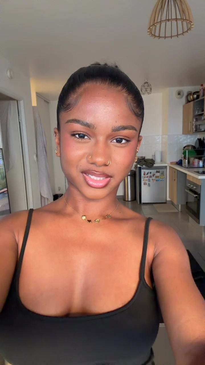 @𝗅𝗒𝗇𝖾🌺