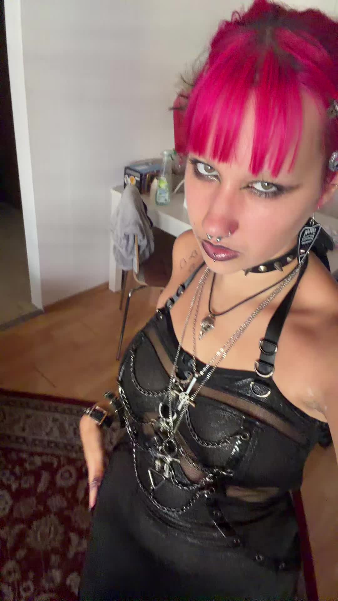 @EmiliaVibes
