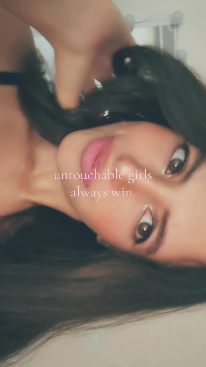 @Brunette bombshell
