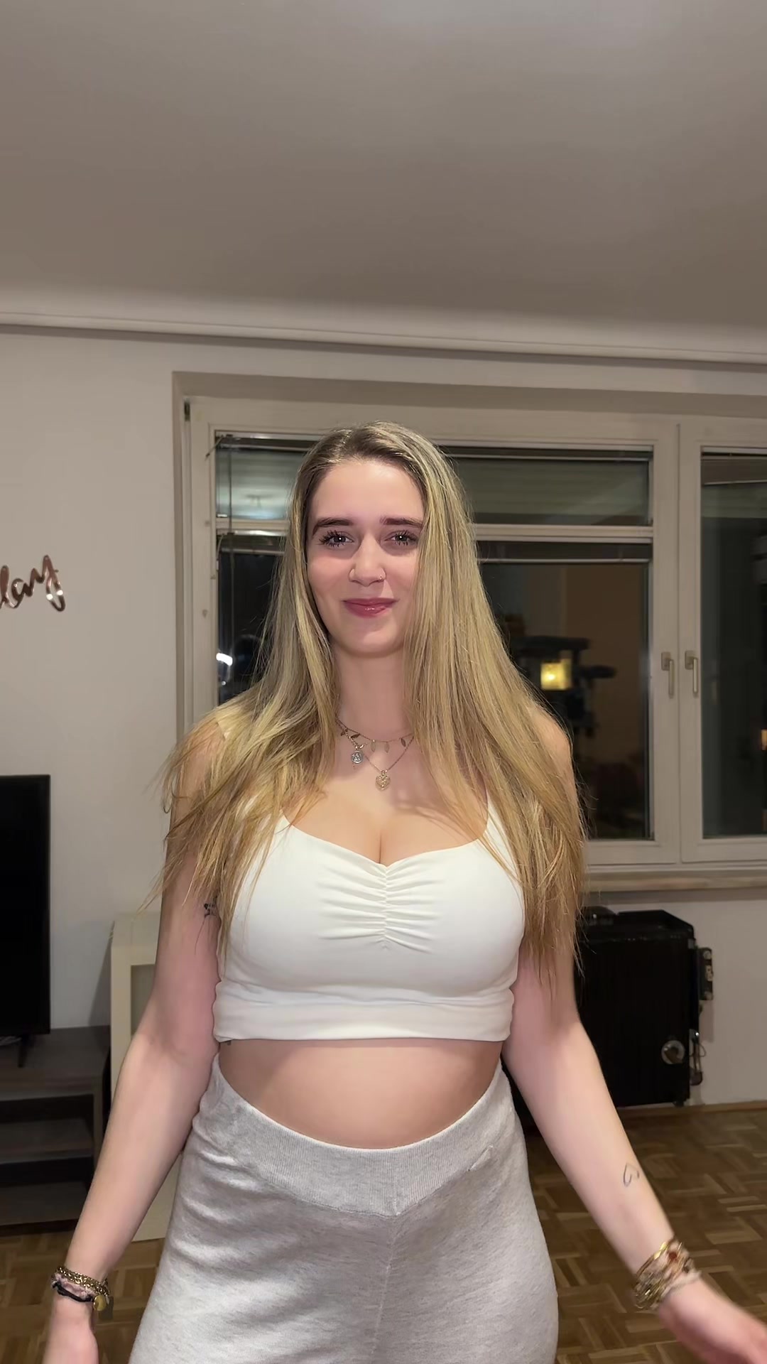 @official.mona
