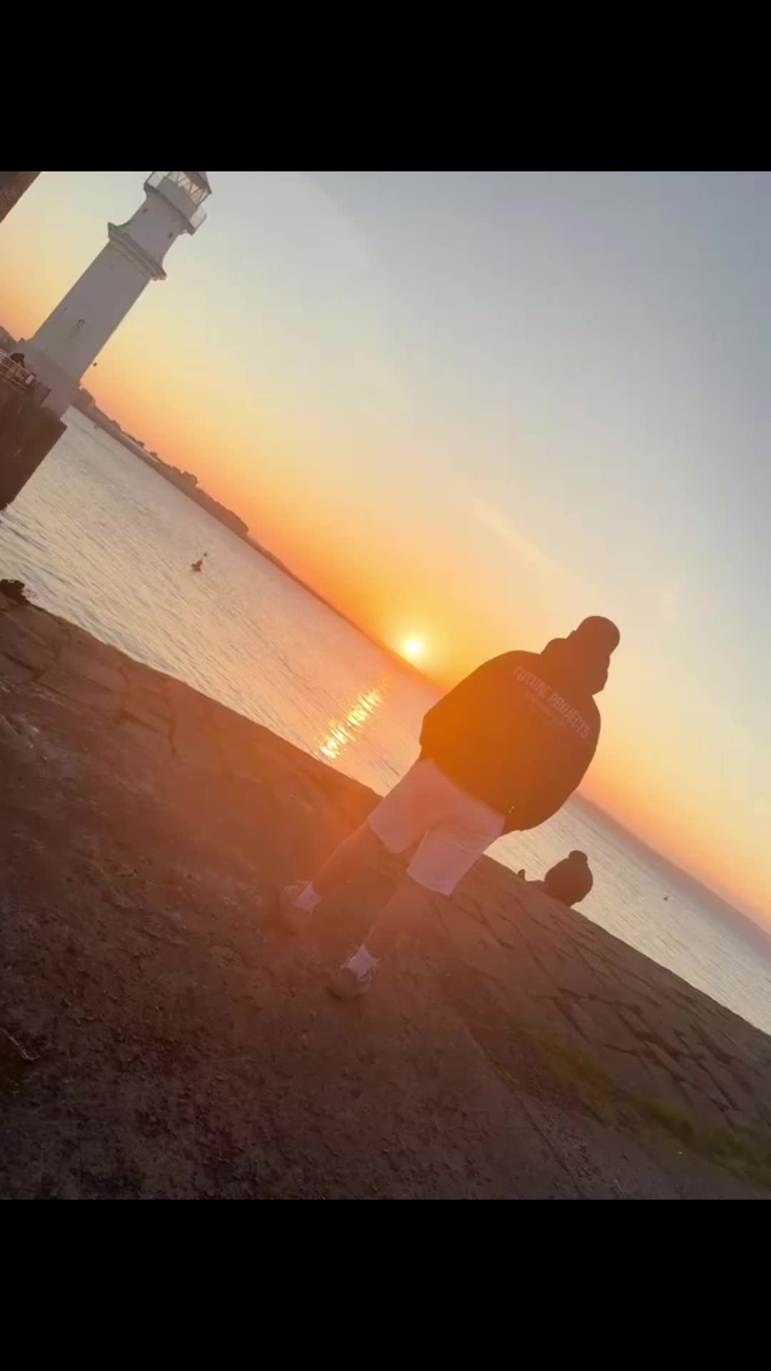 @Gizmo the frenchie & my humans