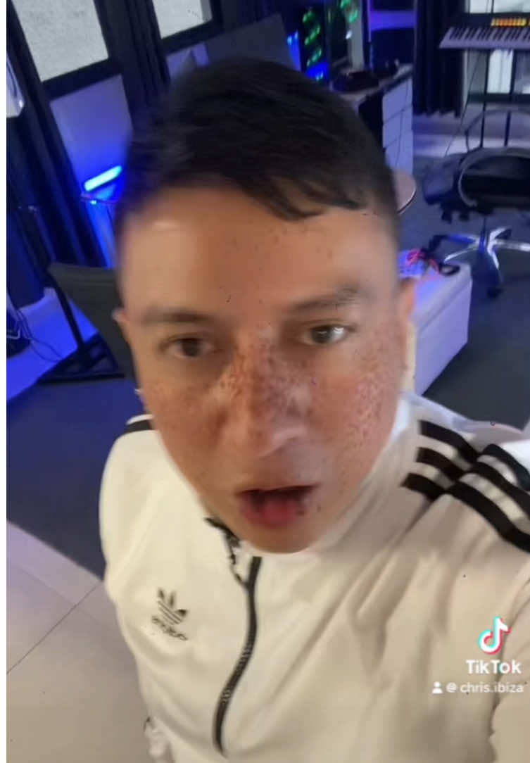 @chris.ibiza