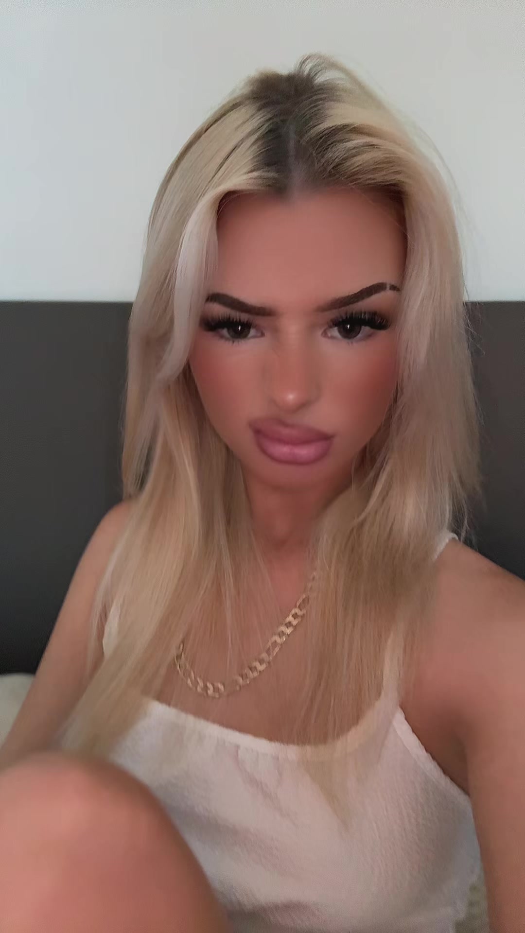 @Elliequigley
