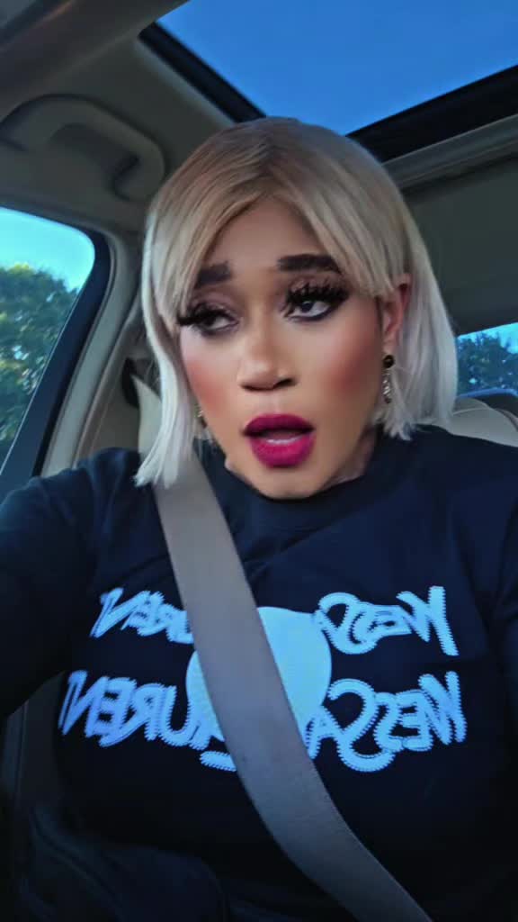 @Demi