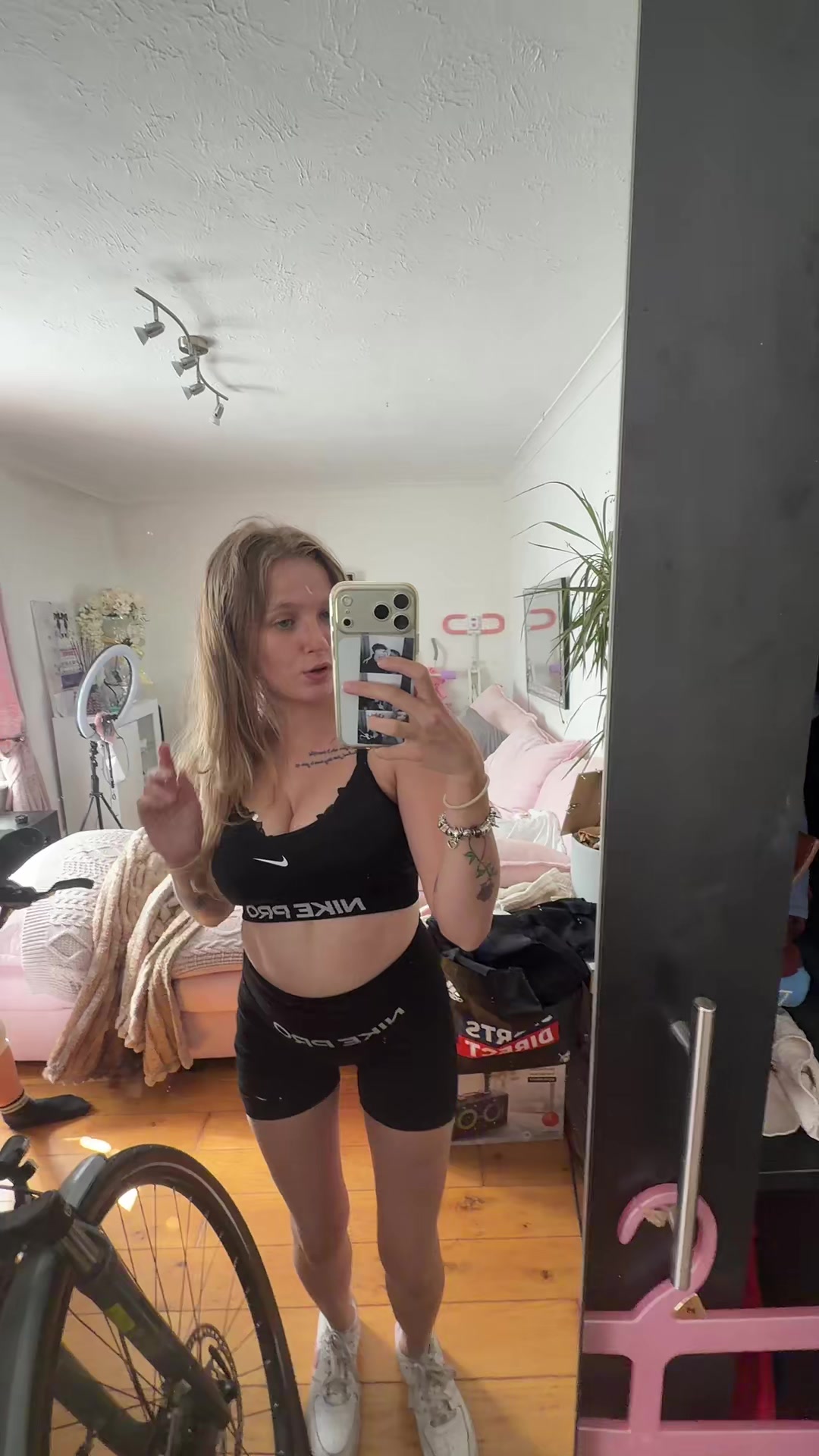 @tinytaraxo