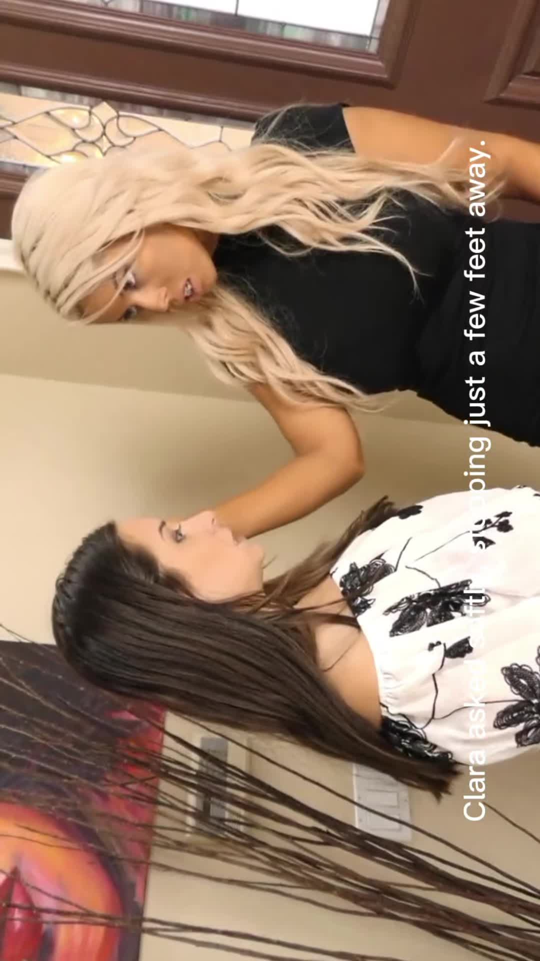 @lesbian vibes
