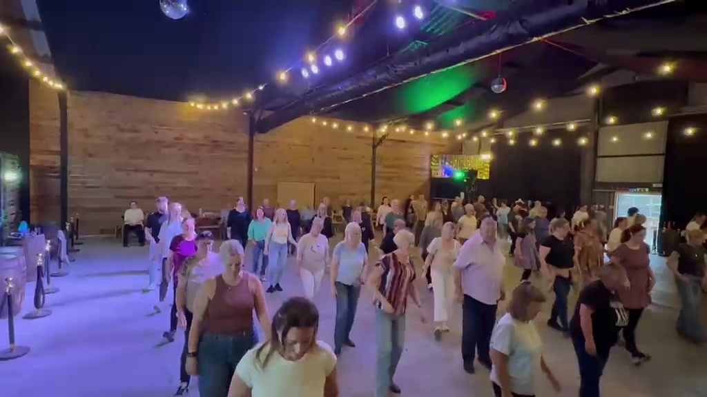 @foxyslinedancing