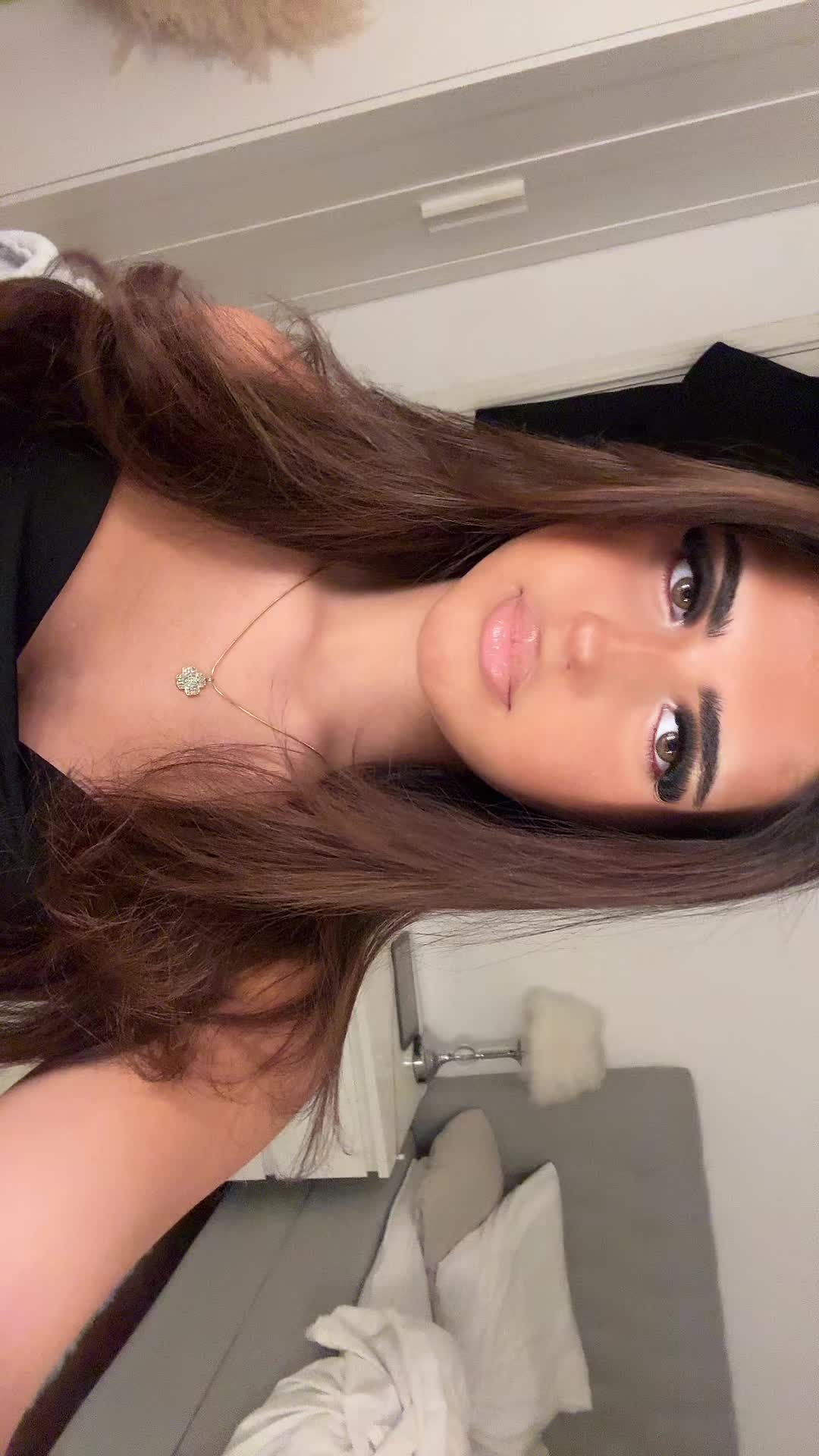 @𝐿𝑎𝑢𝑟𝑎𝑎𝑙𝑘𝑧