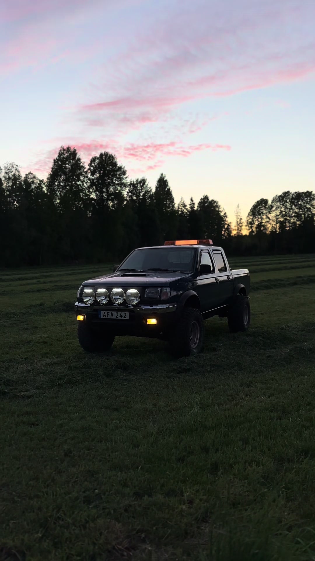 @🛻💨 🚓🚨👮♂️ • ovänner