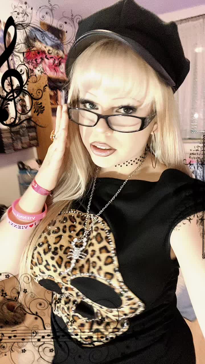 @ℬ𝒶𝓇𝒷 𝒲𝒾𝓇ℯ (💋🐆🎞️🍒)