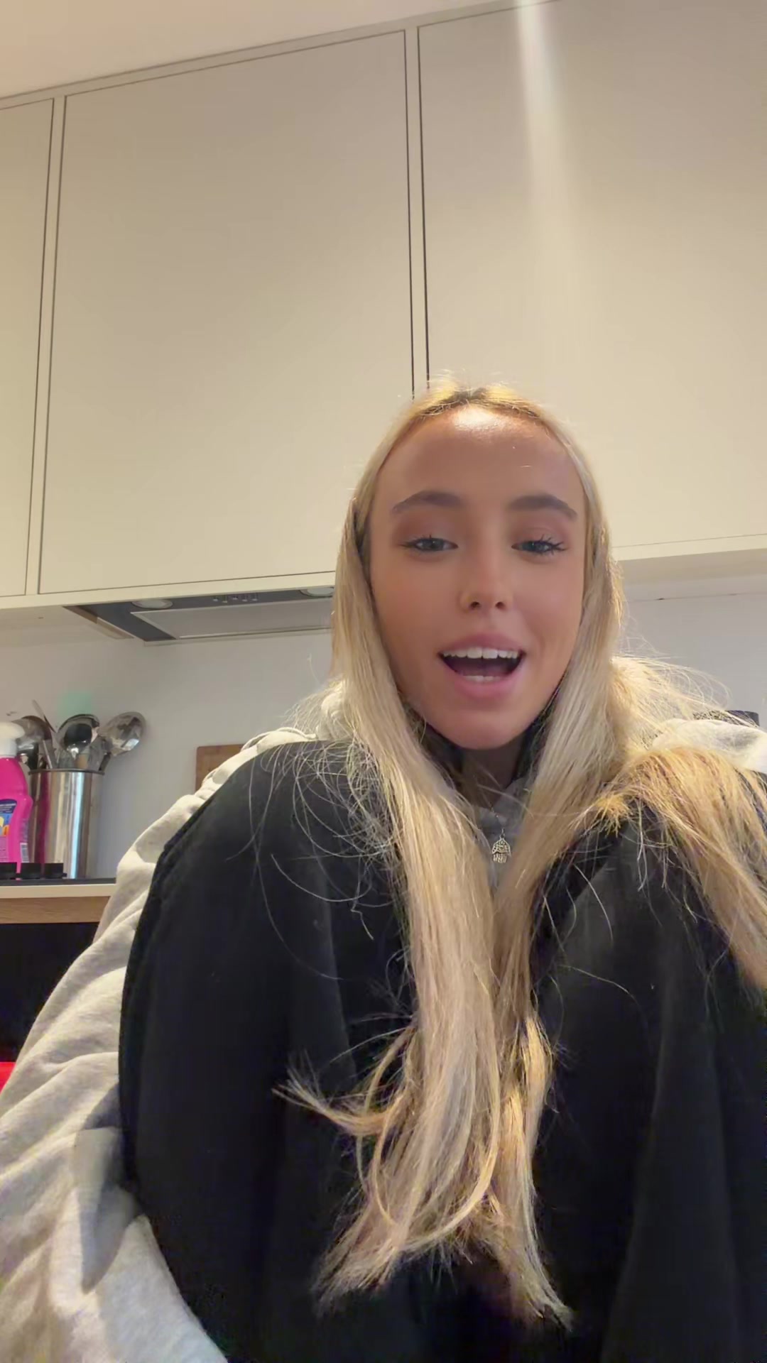 @oliviafyfe