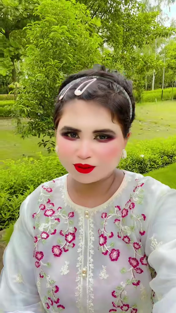 @Sharmin Shila cream apađ