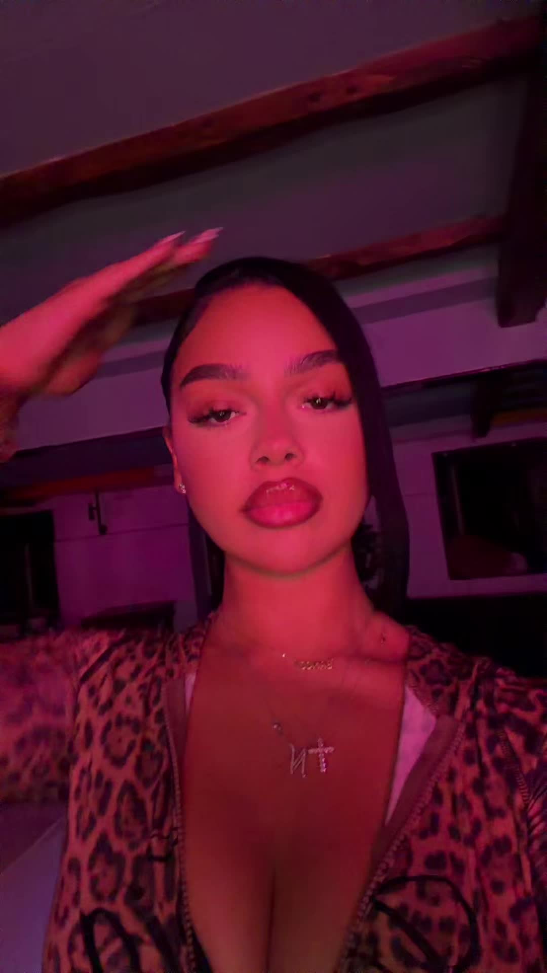 @nelliecharles_