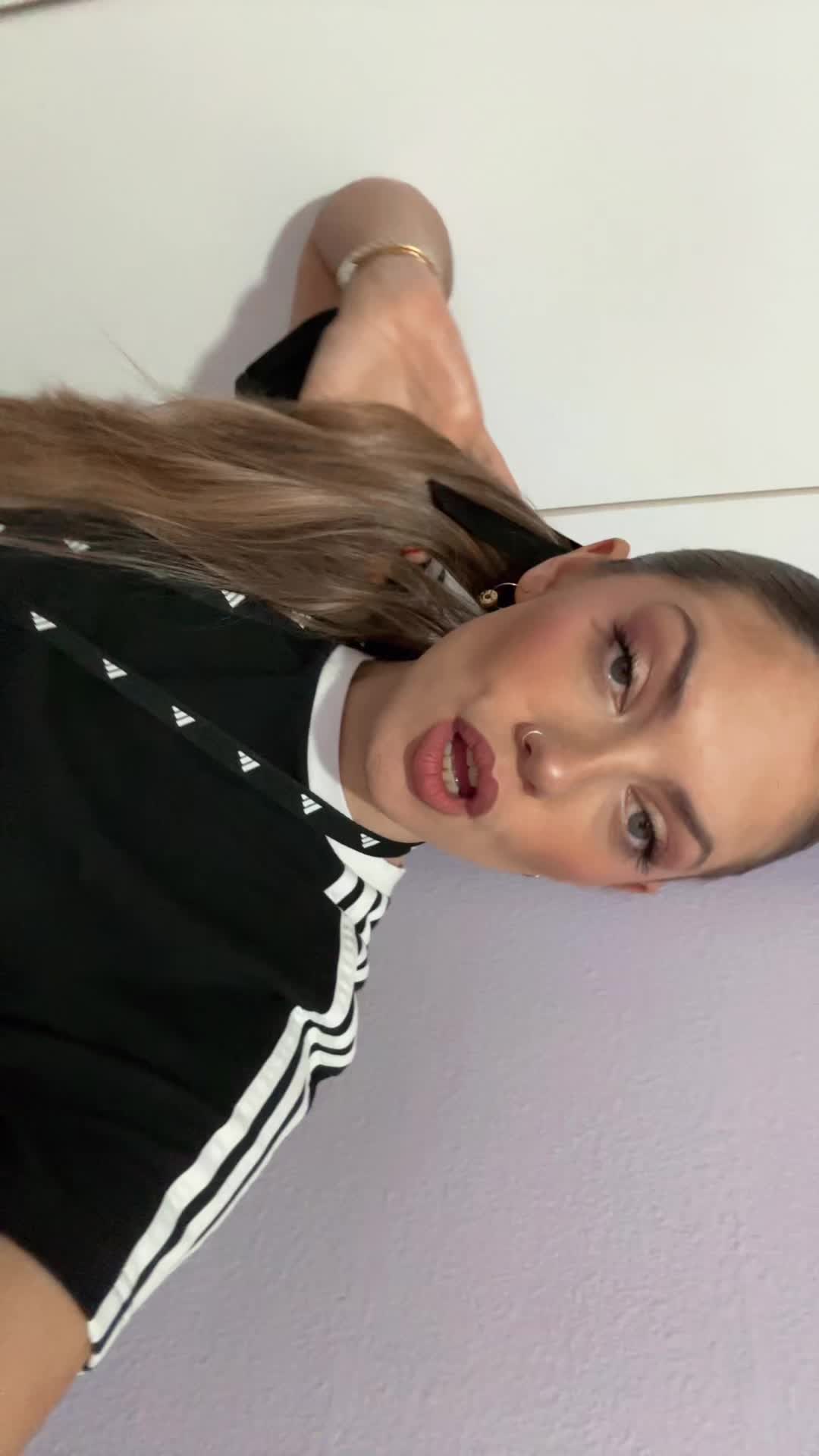 @_laur15_
