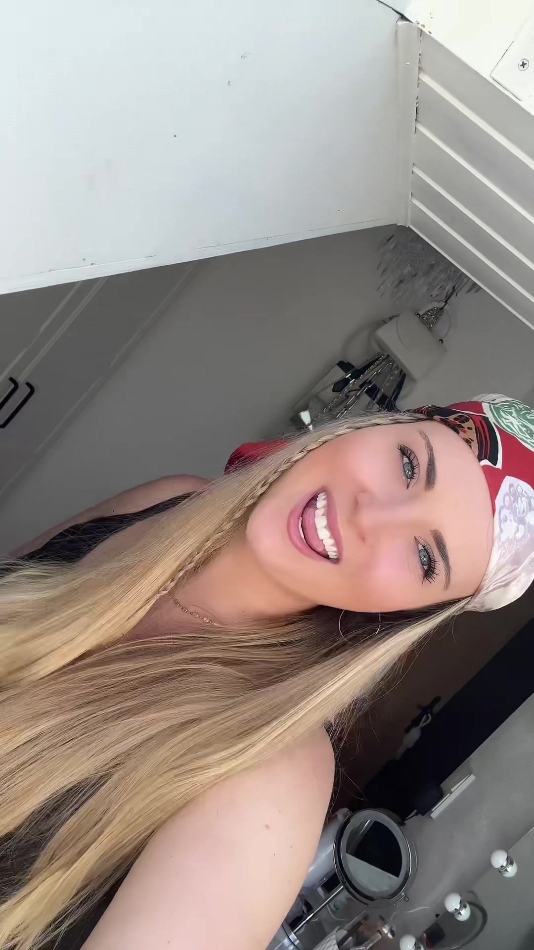 @nicolestk