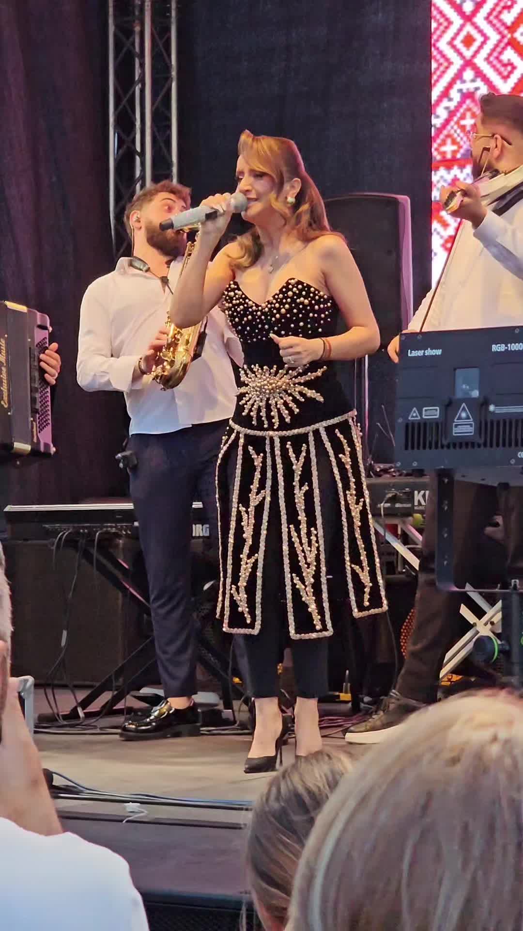 @Claudia Marina