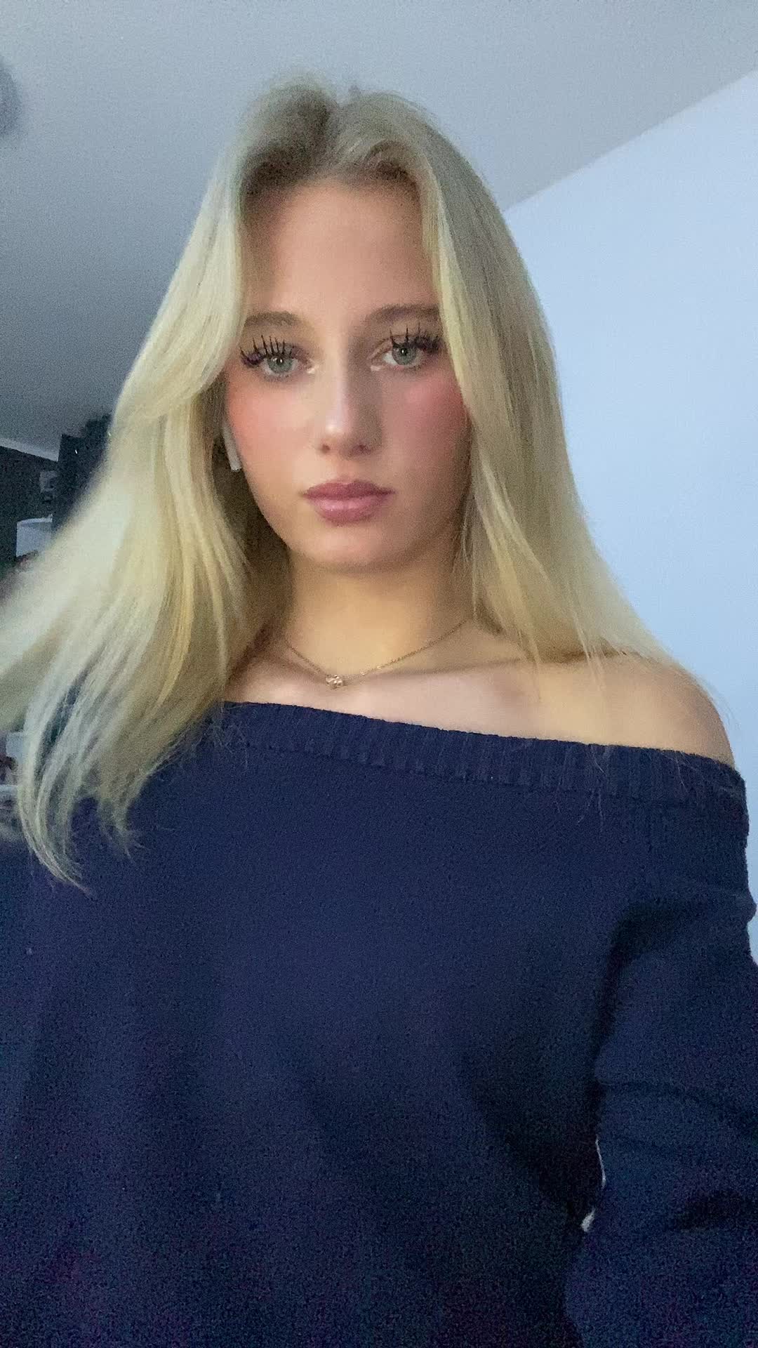 @𝑳𝒂𝒗𝒊𝒏𝒊𝒂 .