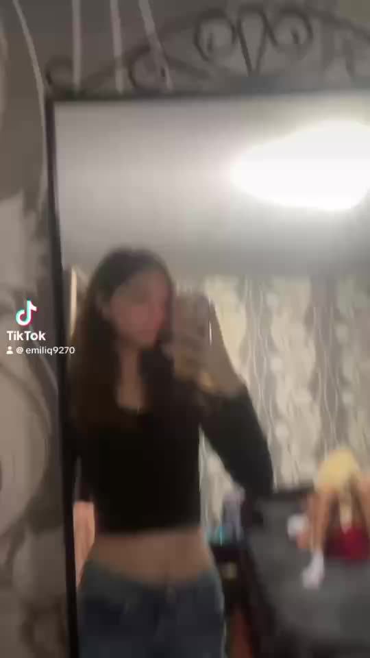 @Poli
