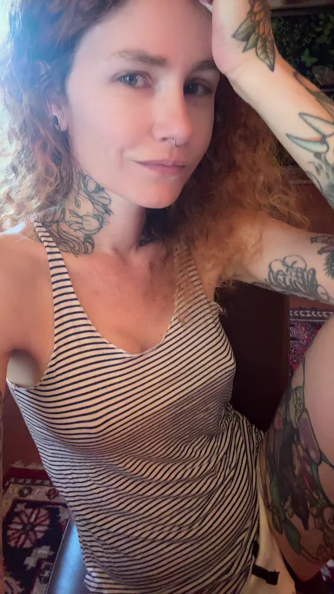 @Curlyhairwithtattoos