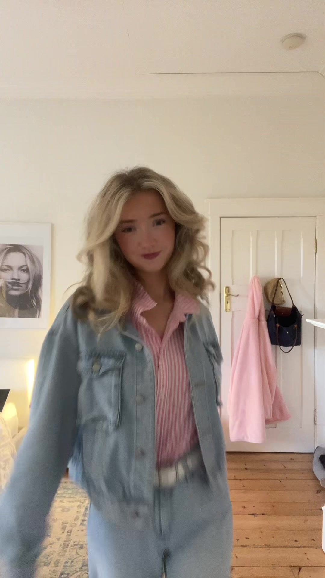 @ELISECHENOWETH