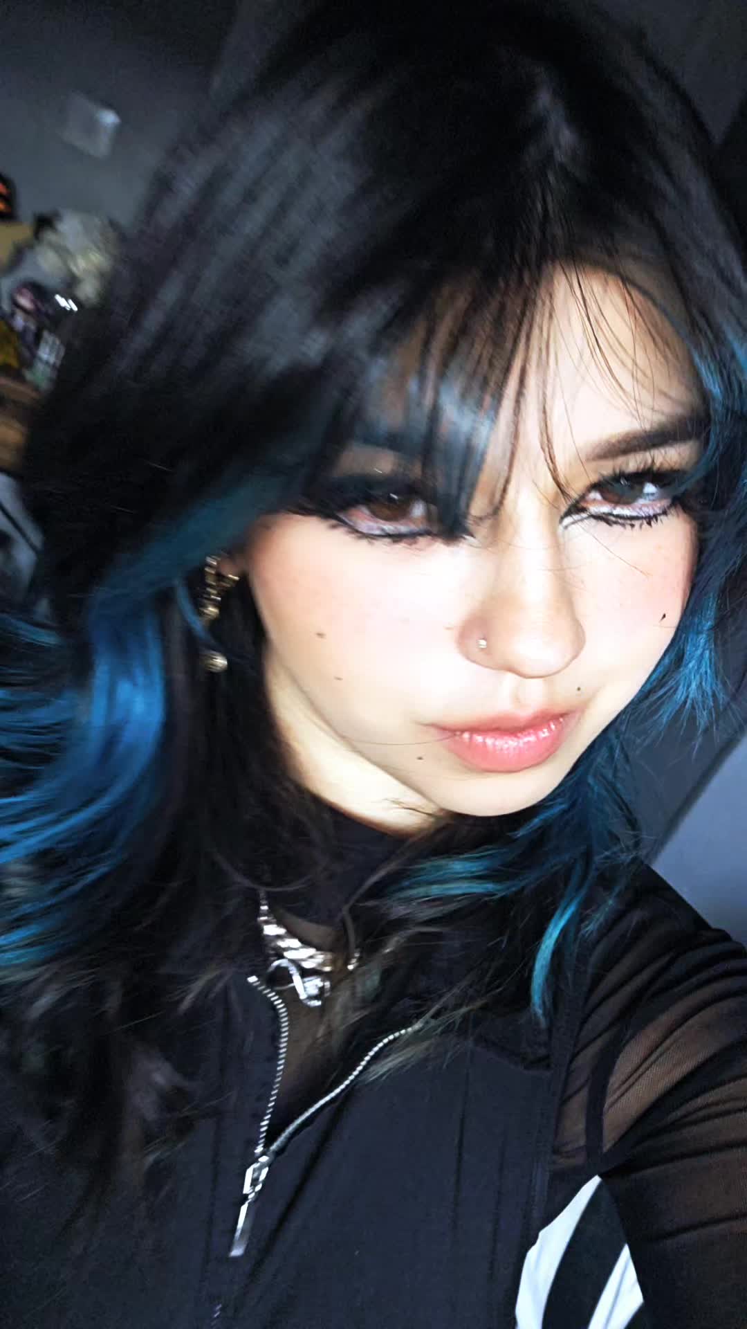 @Lari <3