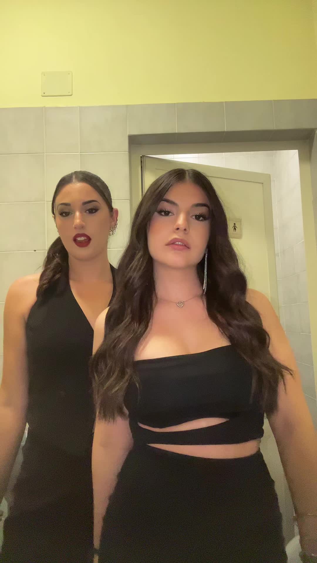 @elenabuzii