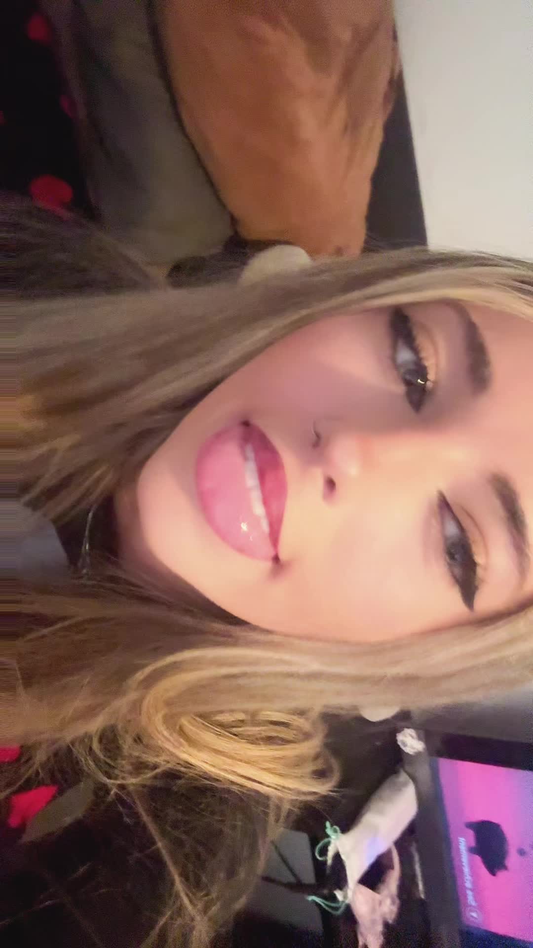 @&egrave;Wrld🧛🏻&zwj;♀️🖤