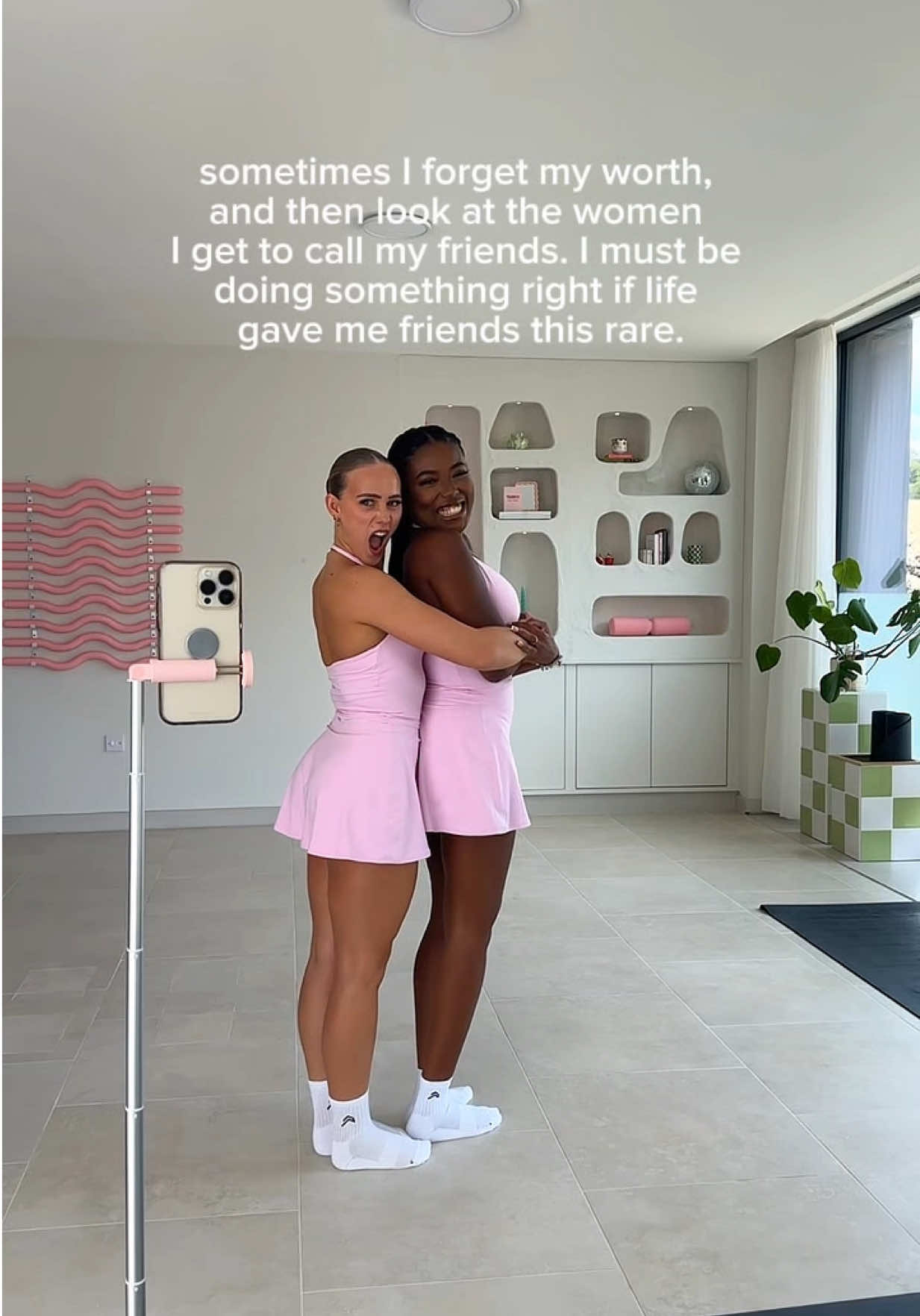 @tiacollinss