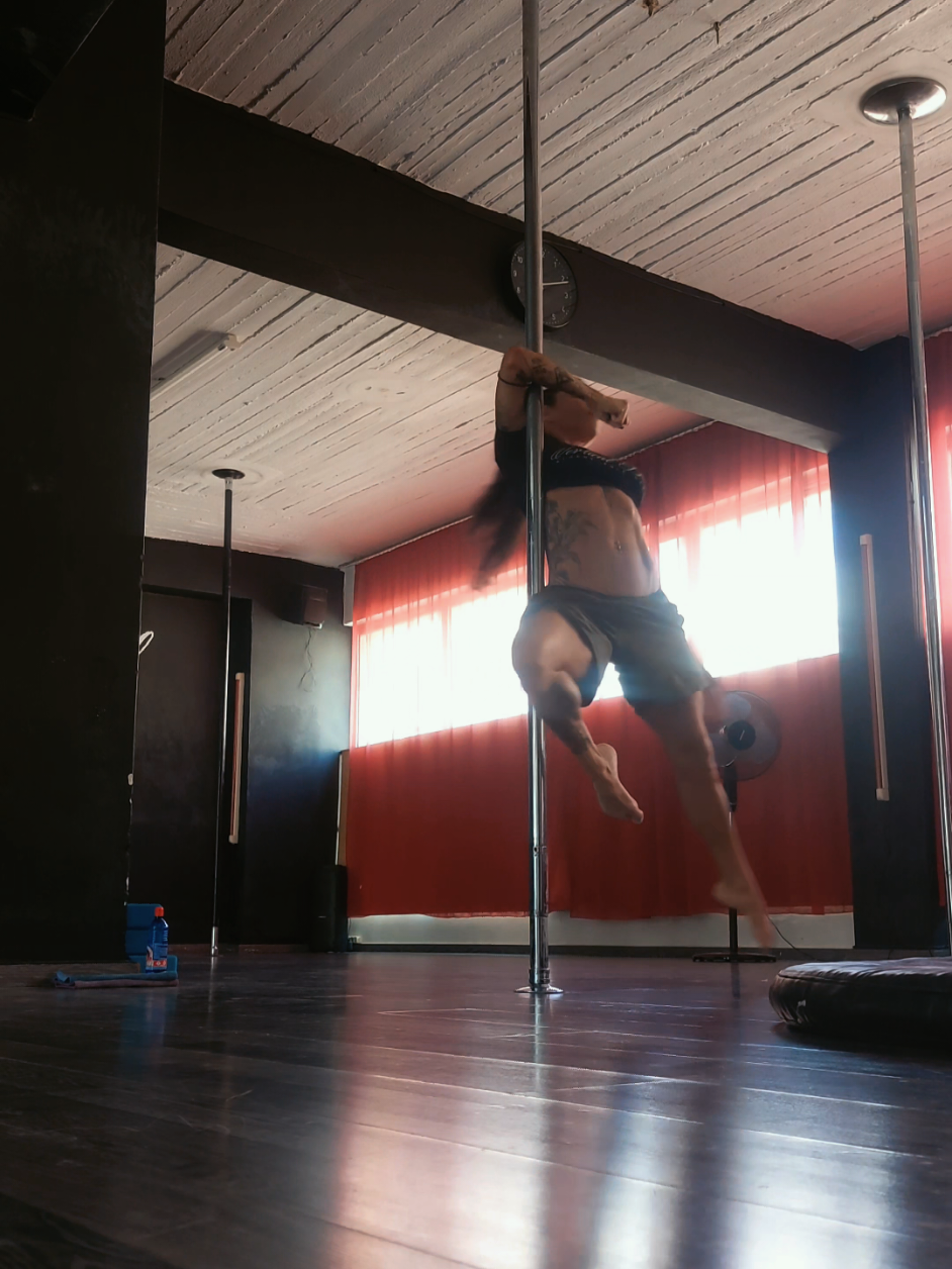 @Amaryllis Divas Pole Dancing