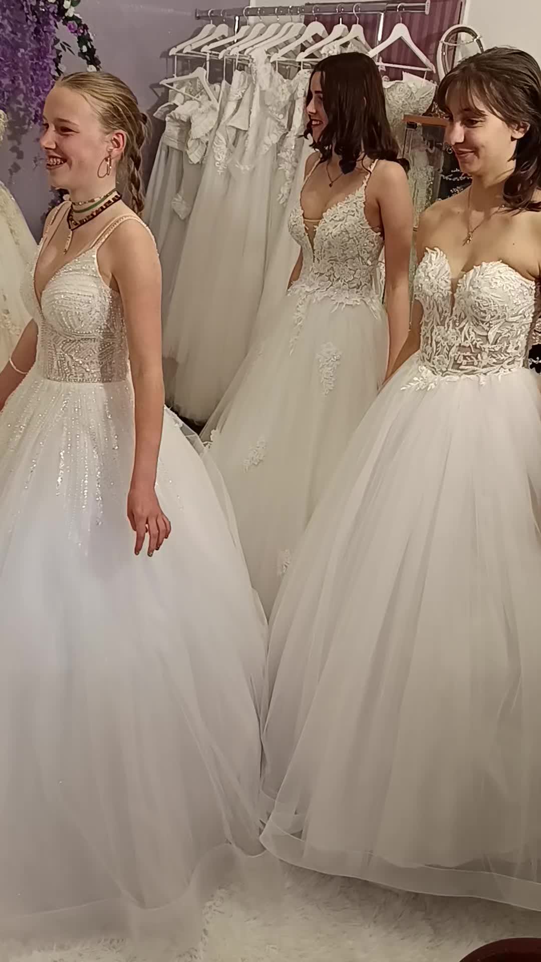 @Gy&ouml;ngyi Esk&uuml;vői Ruhaszalon