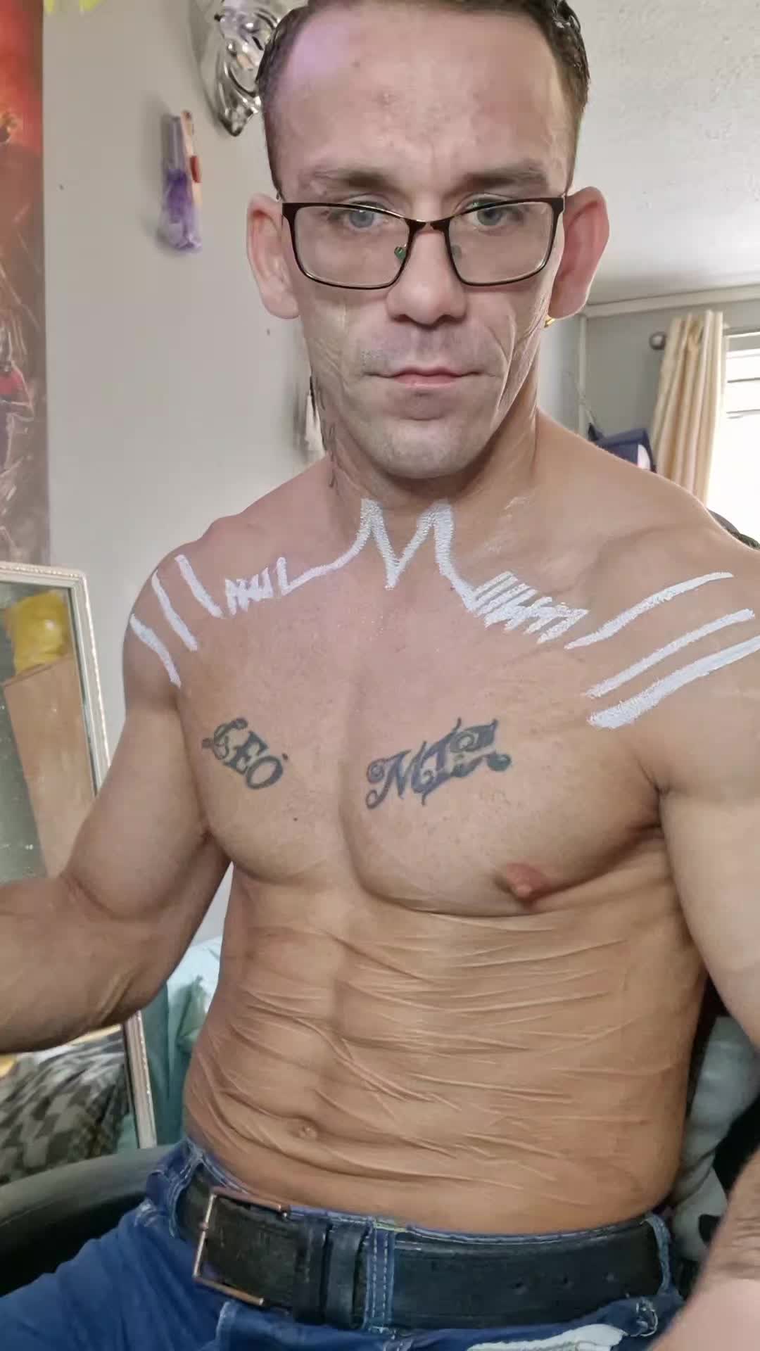 @Michael Lloyd/bodybuilder
