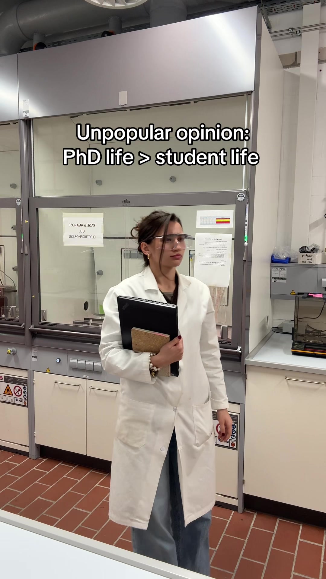 @Emilia the Chemist👩🏽🔬💃