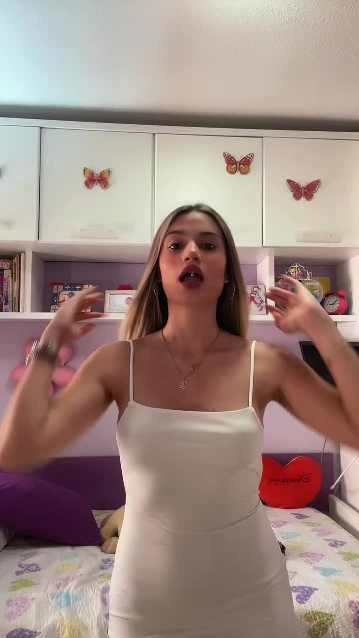 @clau๐