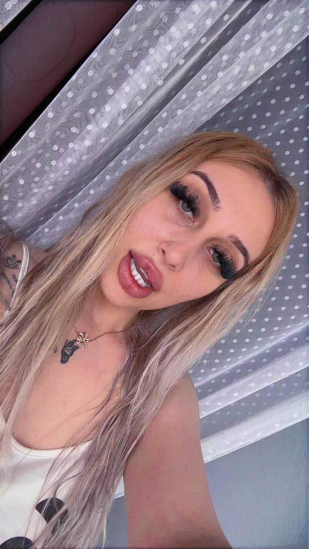 @C💫