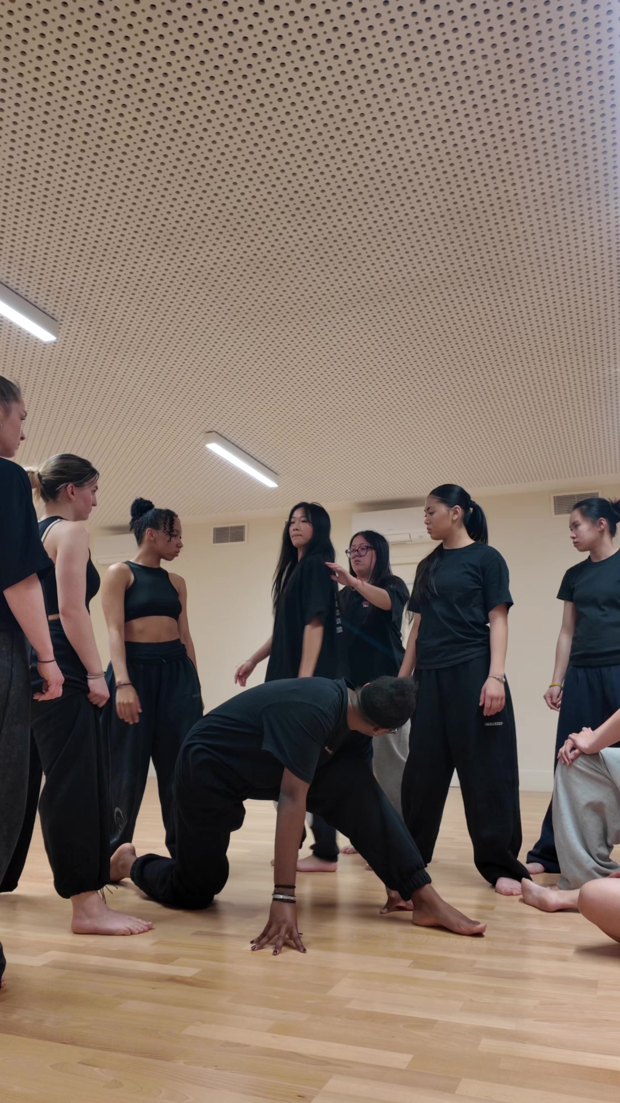 @NEEDS DANCE CREW